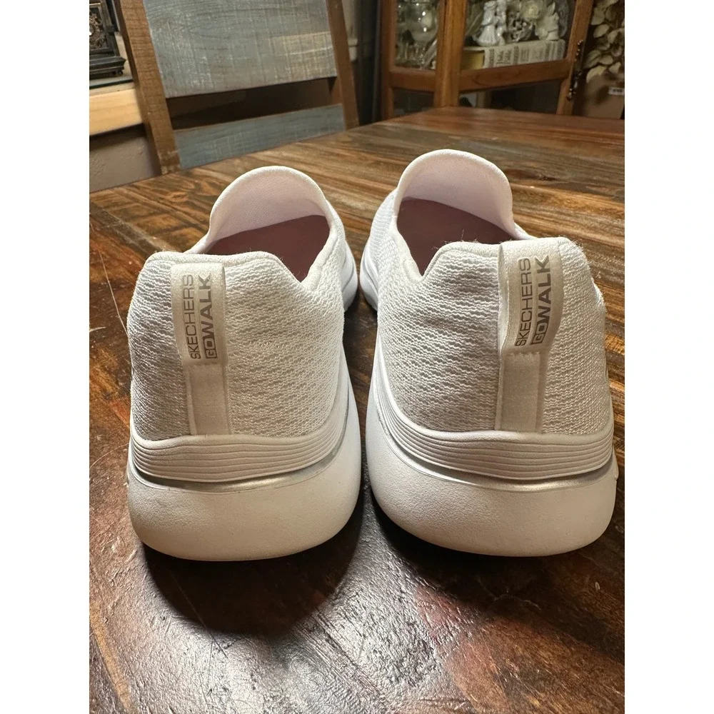 Skechers GO WALK Arch Fit White Slip On Sneakers 125313‎ Womens 9 Mens 7.5
